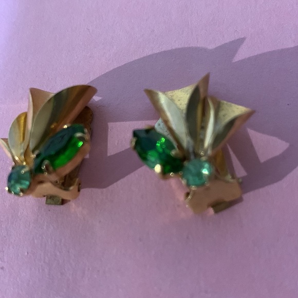 Beautiful clip on style earrings jewelry green and gold - Picture 2 of 5